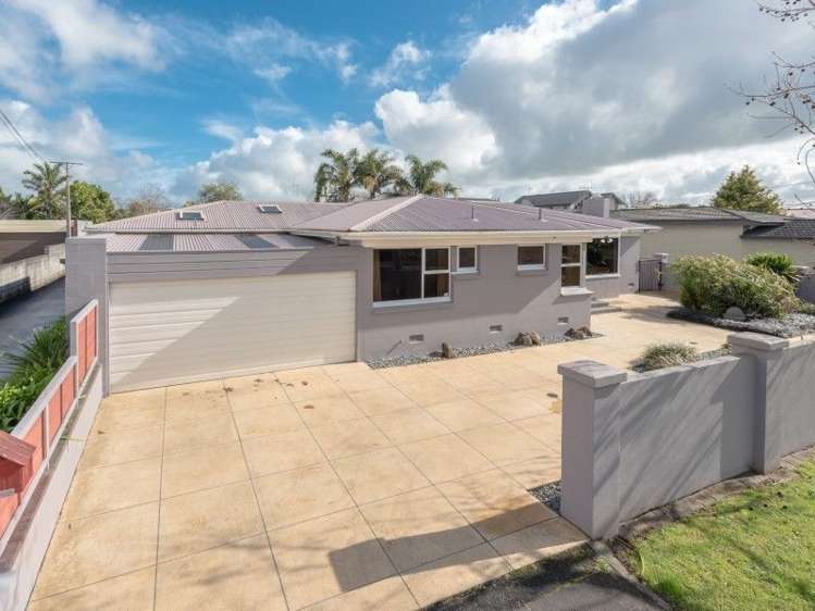 735 River Road Chartwell_24