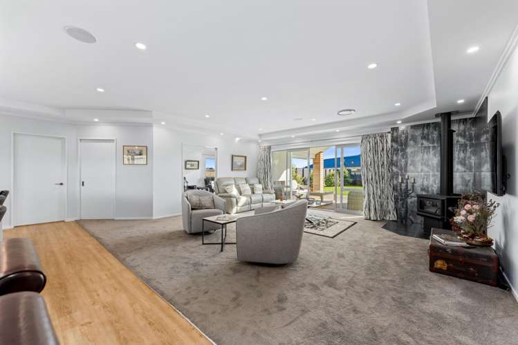 5 Coopworth Mews West Melton_14