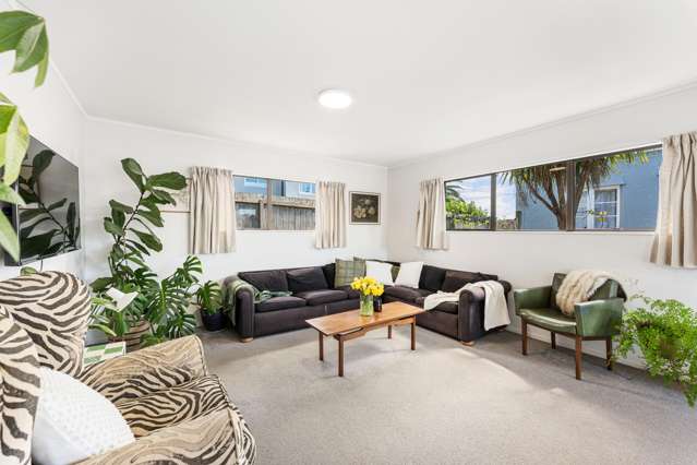 2/2 Riverview Road New Lynn_4