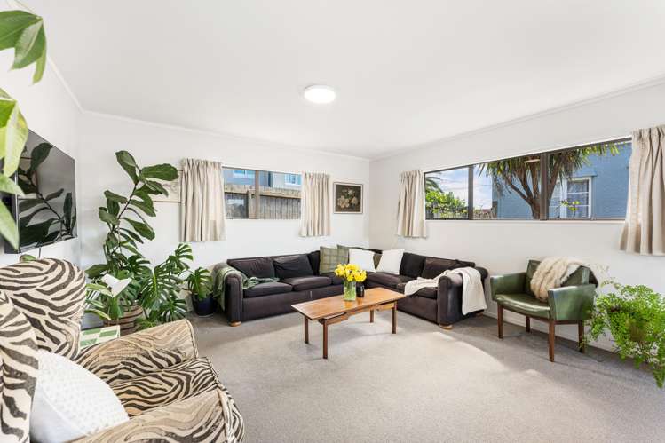 2/2 Riverview Road New Lynn_3