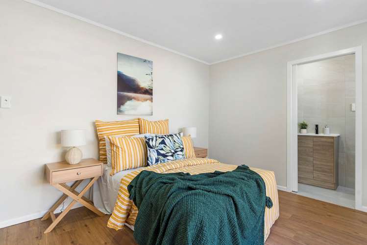 2/8 Wilbur Place Pakuranga Heights_8