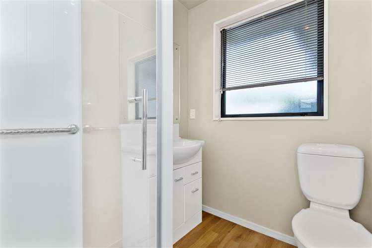 4 Cris Lodge Courts Hornby_9