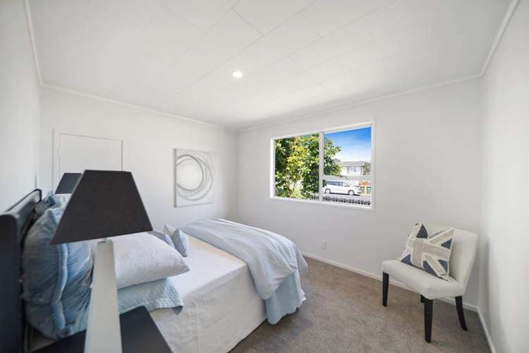 17 Sandrine Avenue Clover Park_9