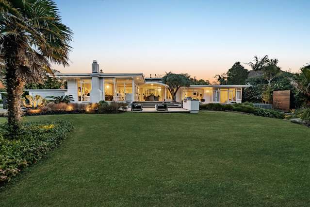 Cliff top views/effortless one level living