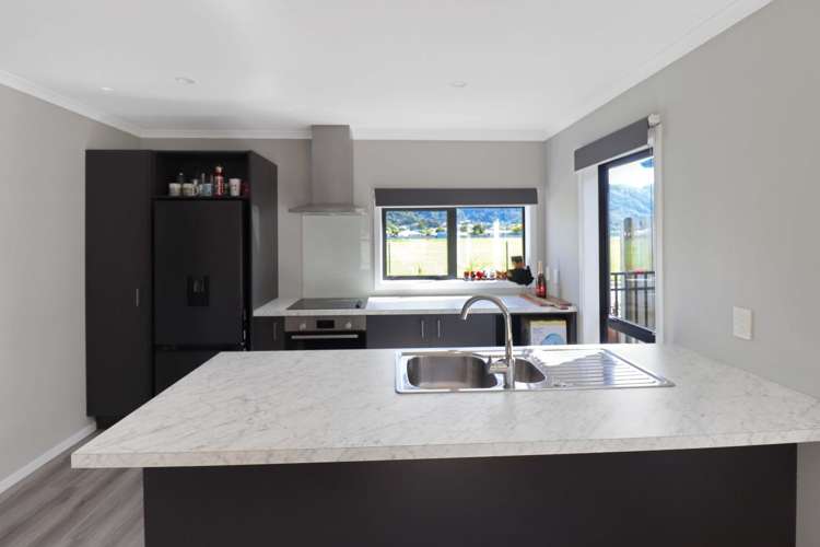 32 Harry Martin Lane Wainuiomata_2