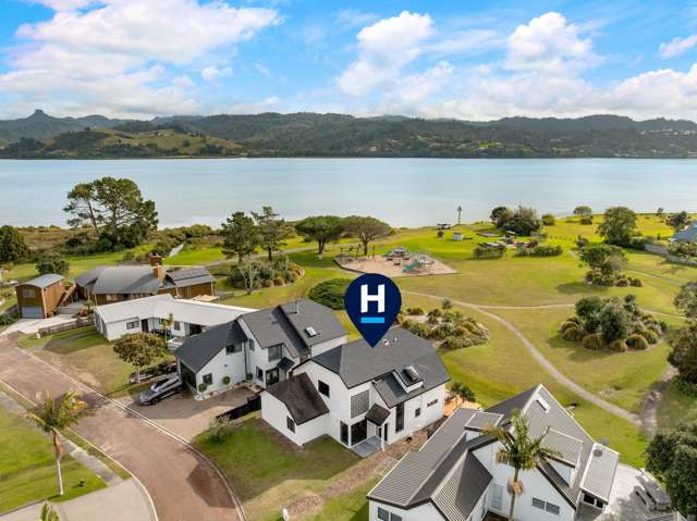 10 Ajax Head Pauanui_1