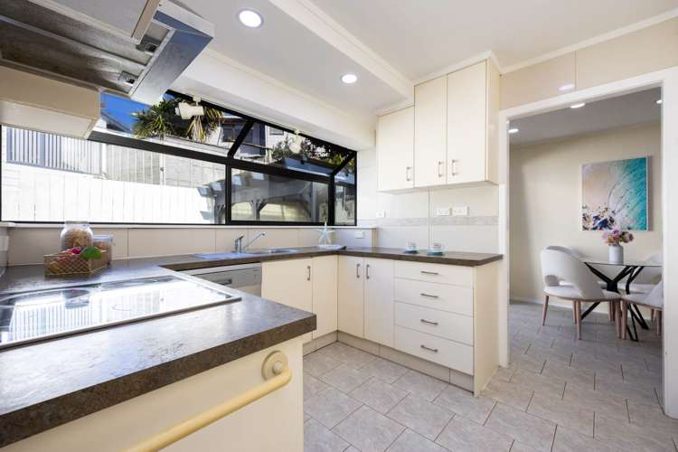 1/56 Oaktree Avenue Browns Bay_8