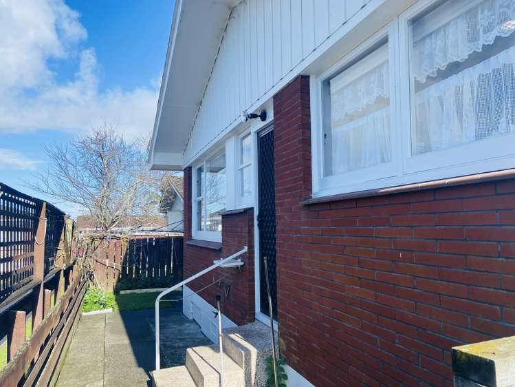 1/8 Russell Road Manurewa_9