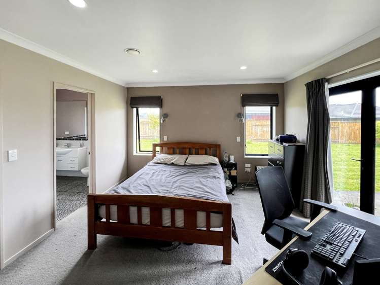 186 Pacific Drive Fitzherbert_6