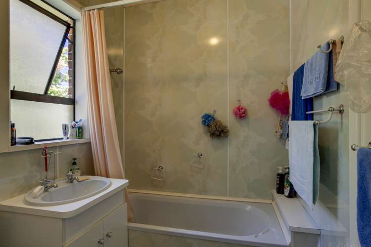 9 Luxmoore Road Waimataitai_15