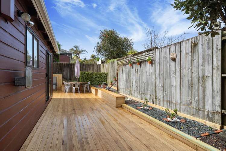 2/8 Raeben Avenue Hillcrest_11