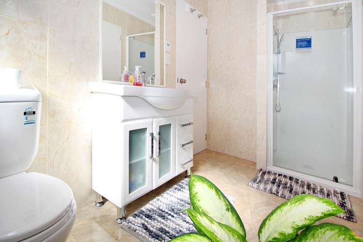 2/10 Lowburn Place Clover Park_8