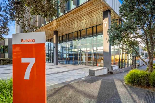 LARGE SINGLE-FLOOR SUBLEASE