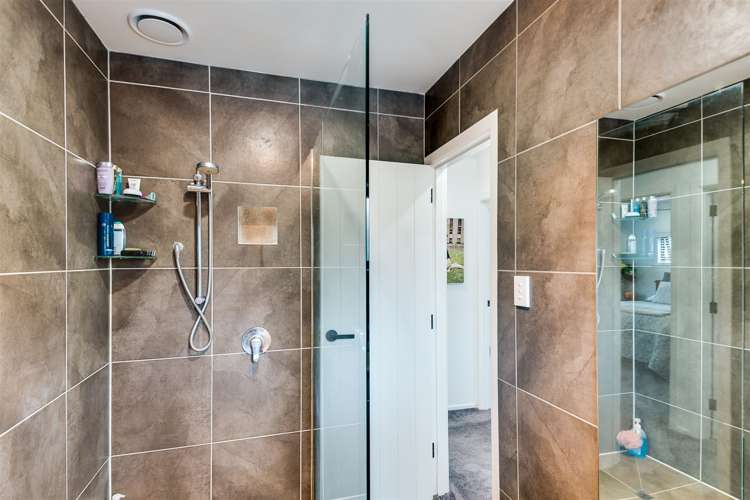 76 Clarence Cox Crescent Pirimai_13