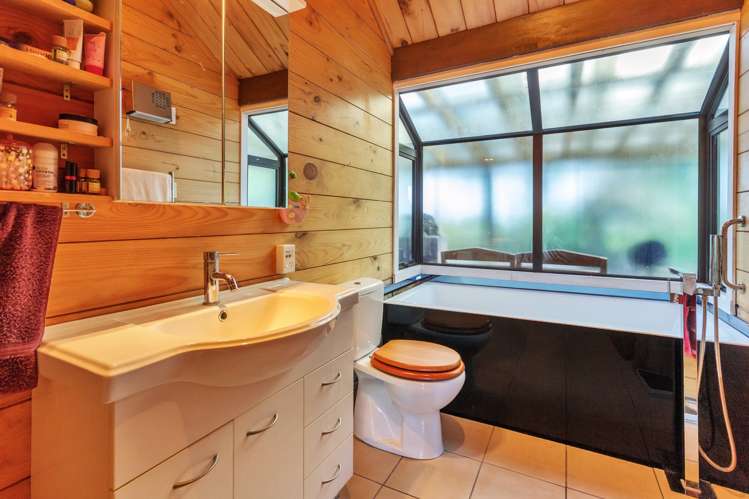 52 Rauhuia Crescent Parau_20