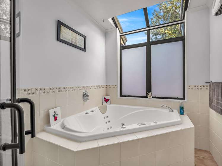 6 Mccahon Drive Pukehangi_12