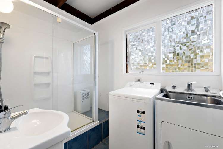 2/15 Valron Road Te Atatu South_5