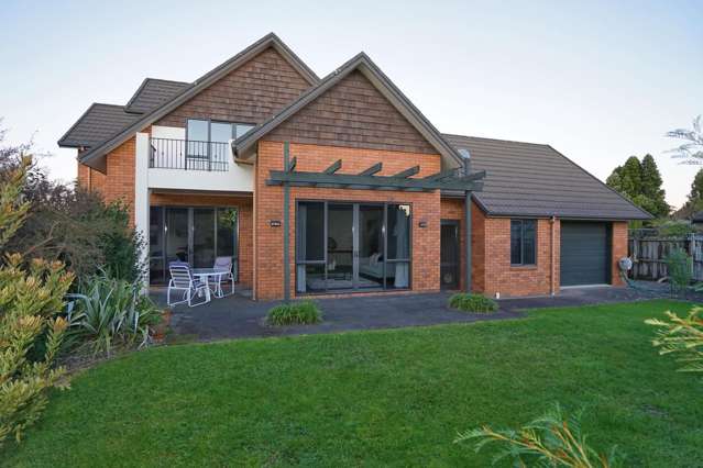 EXECUTIVE LIVING - GULLY OUTLOOK