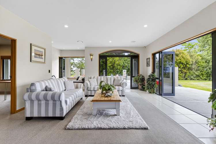 179 The Coastal Highway Redwood Valley_14