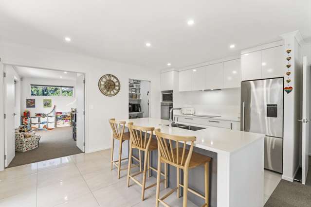 4 Bedrooms! Brick & Tile on Hillpark Drive