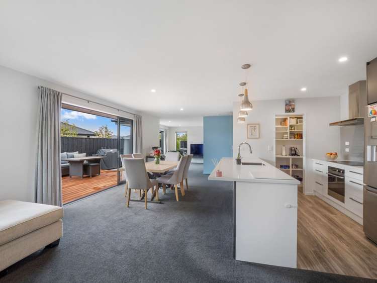 92 Sunline Avenue Lincoln_9