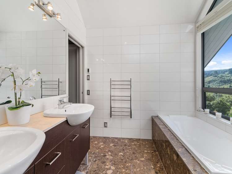 25 Whakamoenga Point Acacia Bay_20