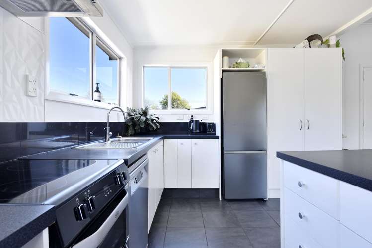 1/16 Newall Avenue Stoke_11