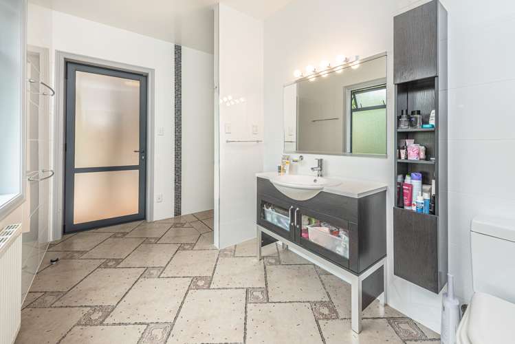 29 Lithgow Drive Otamatea_7