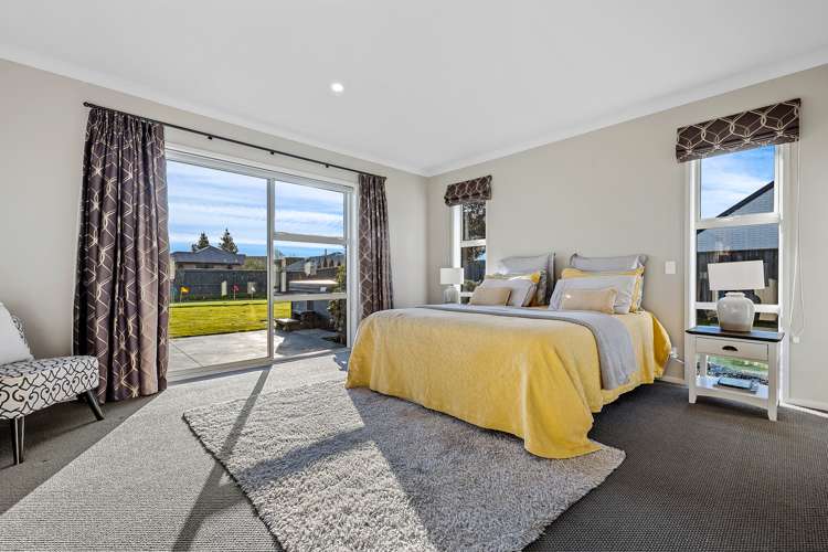 7 Barnsley Crescent West Melton_9