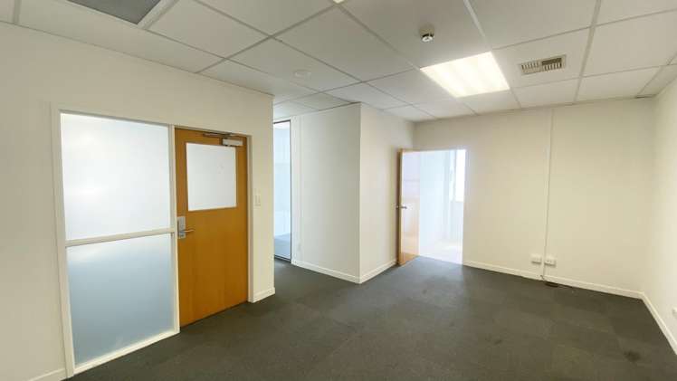 Suite 3,/120 Devonport Road Tauranga Central_5