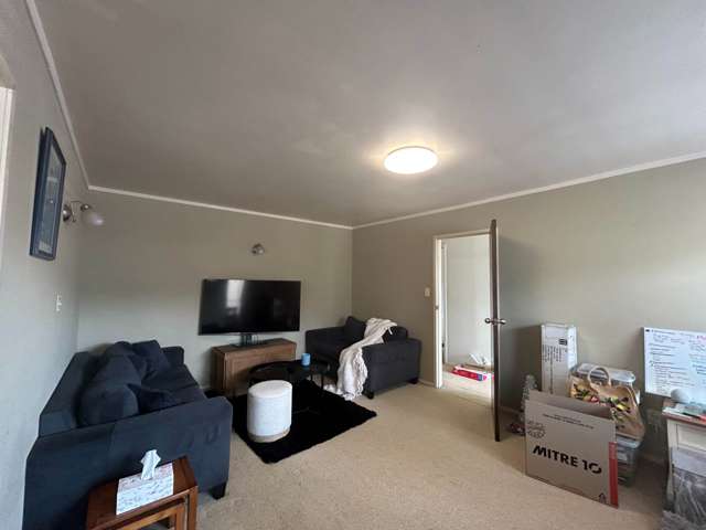 2/4 Gaylands Place Opaheke_1