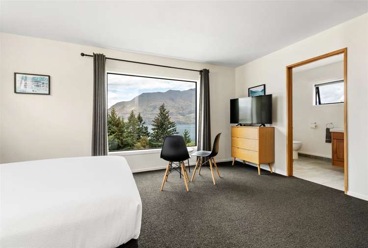 17 Thorn Crescent Fernhill/Sunshine Bay_9