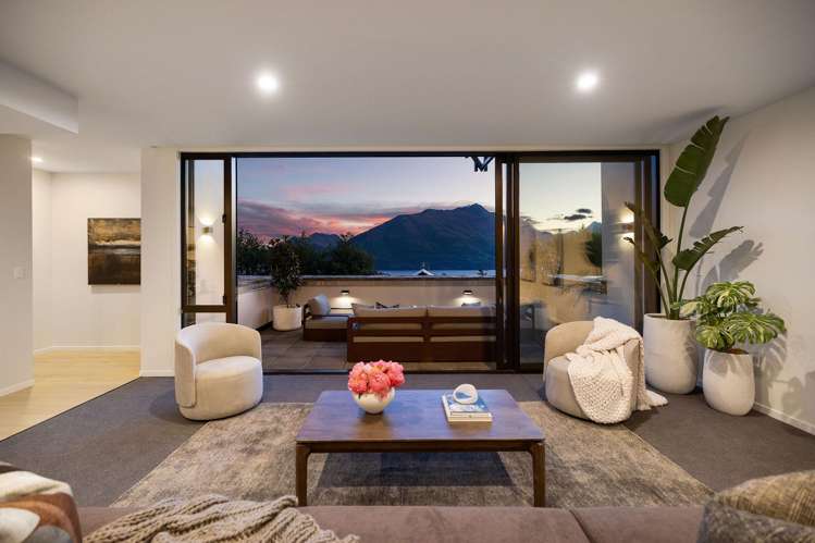 1/14 Vancouver Drive Queenstown Hill_23
