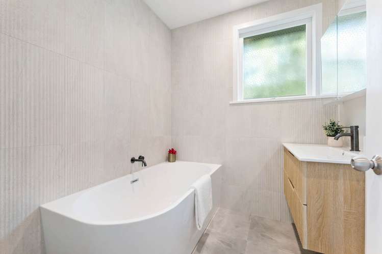 35 Martin Crescent Northcote_13