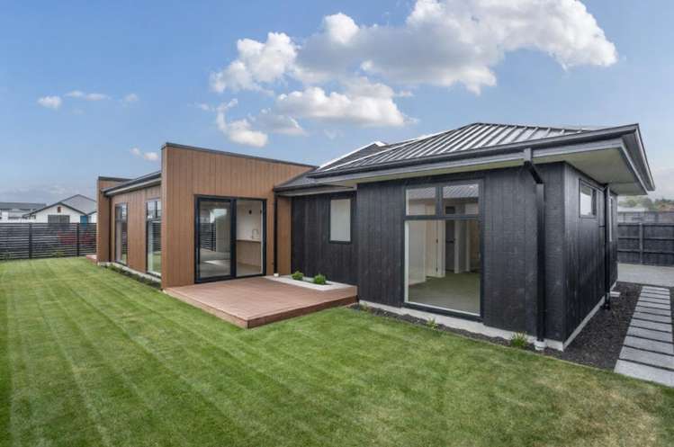 10 Inch Crescent Rangiora_12