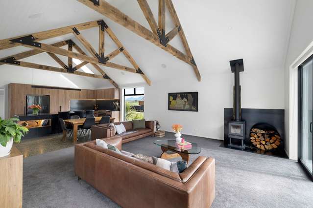 Stylish and modern – highly motivated vendors!