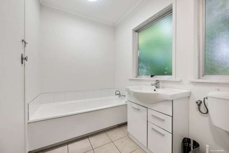 22 Doment Crescent Orewa_6