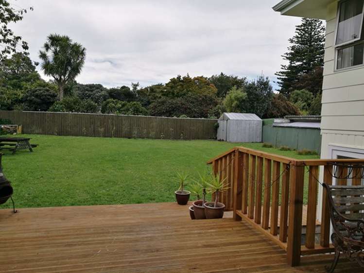 14 Skipage Grove Featherston_13