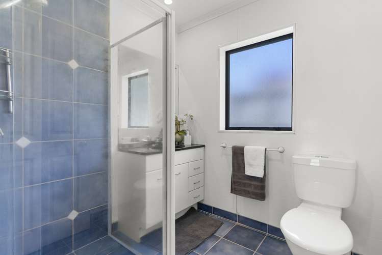 10 Fallsbrook Lane Mangere Bridge_12