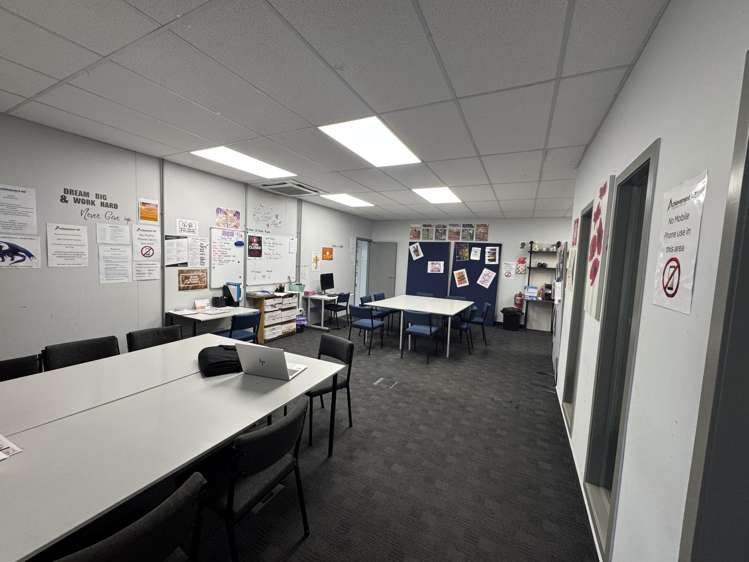 Office/405-407 King Street North Hastings_7