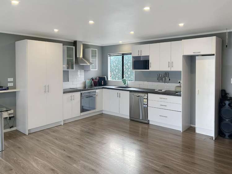 10 Kebbell Avenue 10516_1