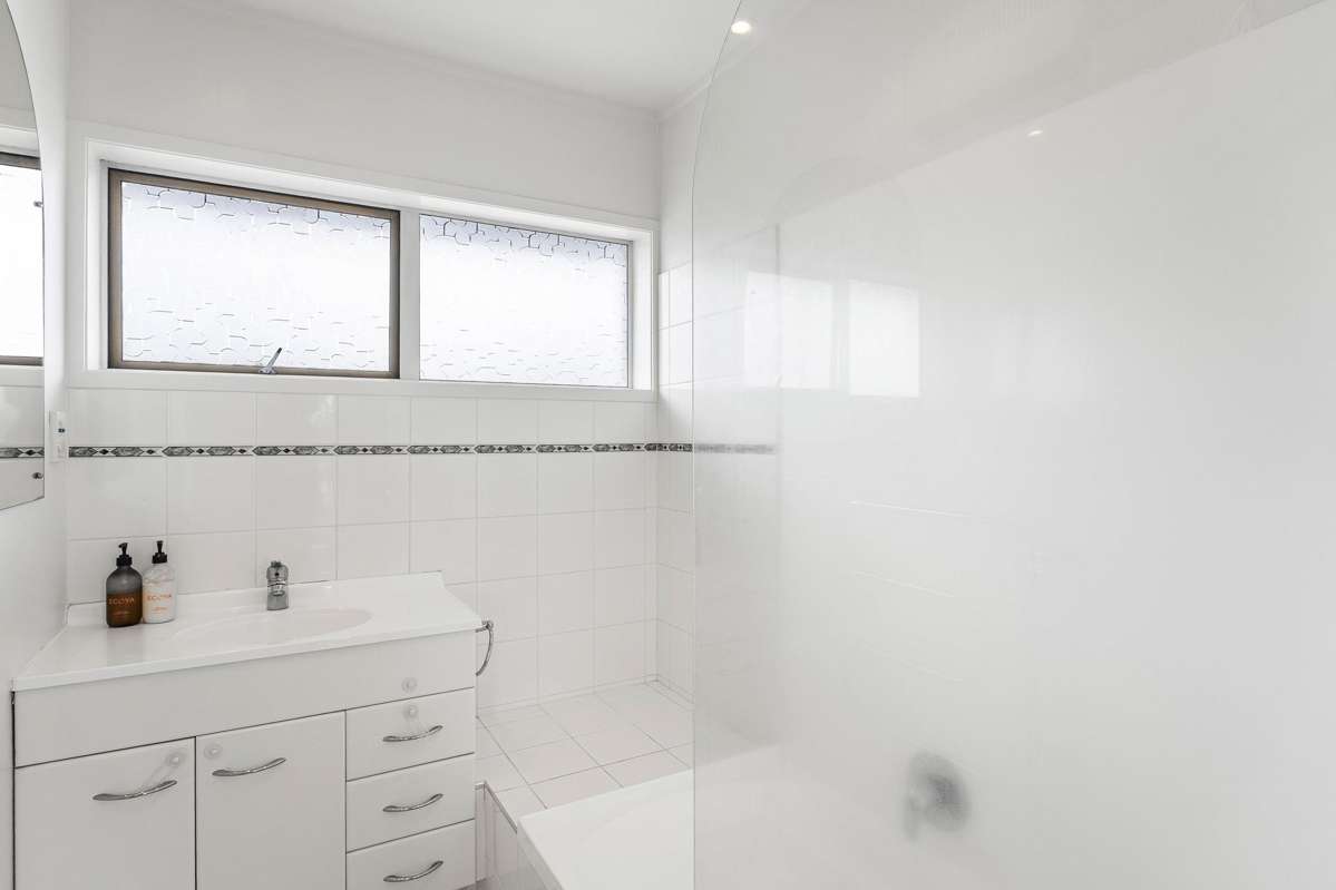 1/303 Point Chevalier Road_3