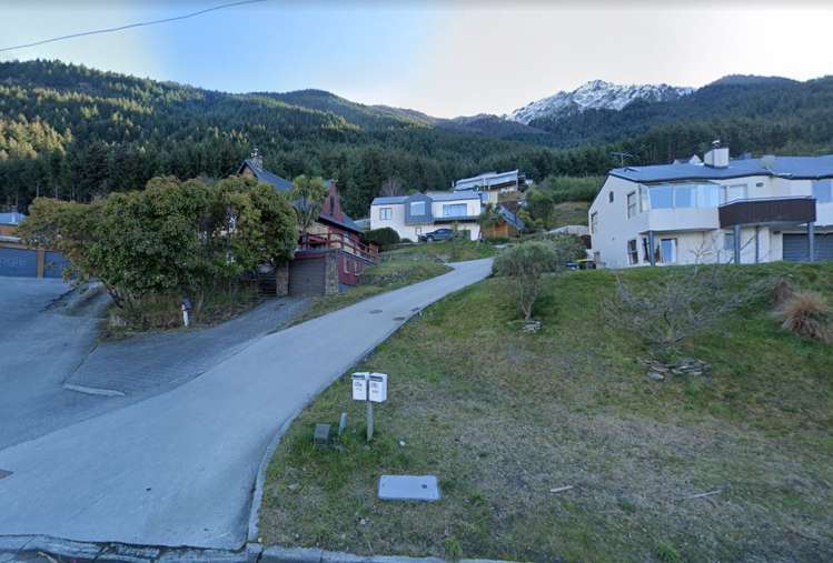 27a Arawata Terrace Fernhill/Sunshine Bay_8