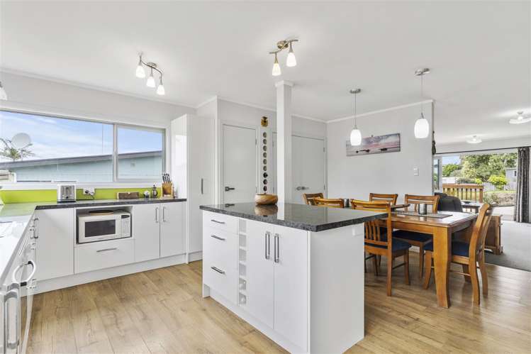 18 Athenree Road Athenree_3