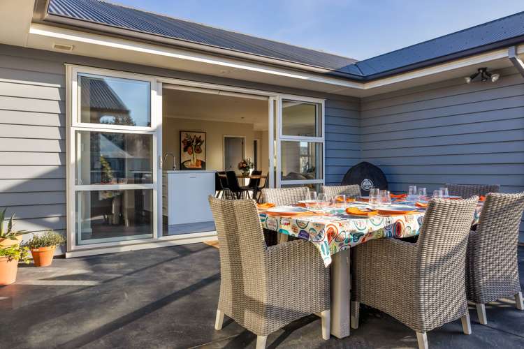 7 Barnsley Crescent West Melton_17