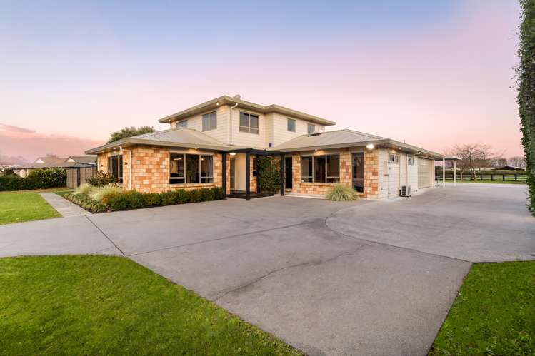 165 The Oaks Drive Leamington_32