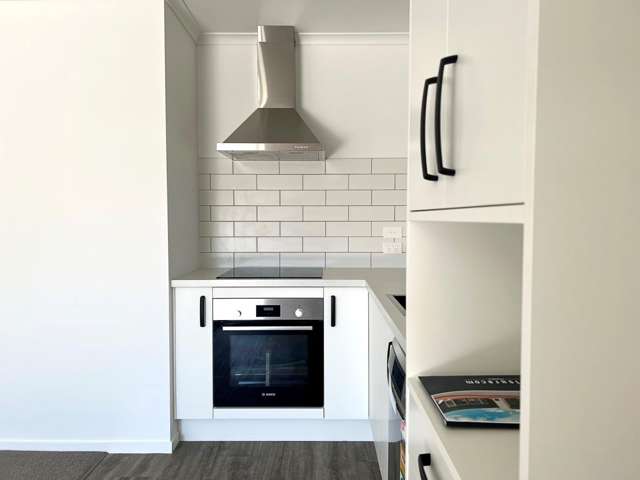 2/4 Searancke Place 10458_4