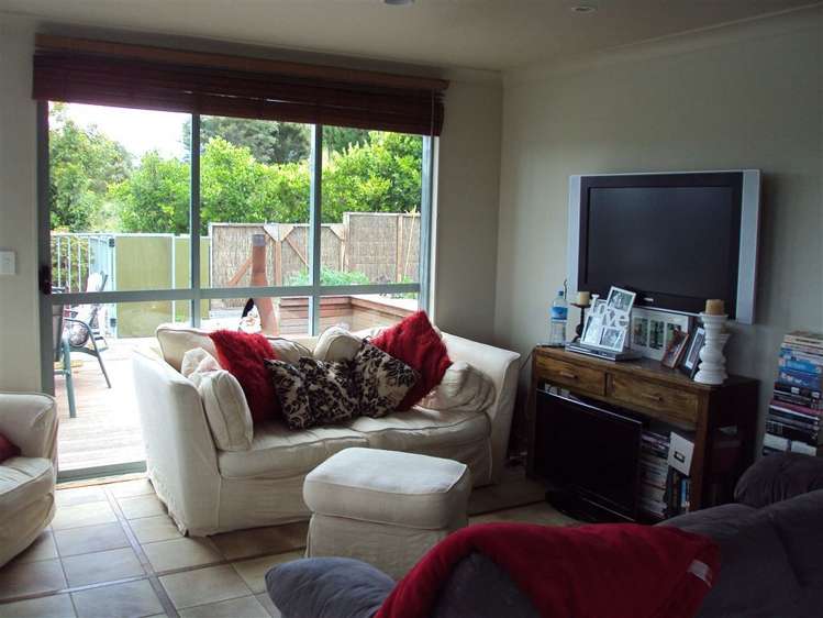 28 Russell Heights Russell_8