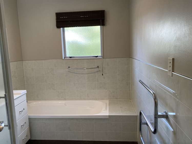 51 Hollister Lane Ohauiti_19