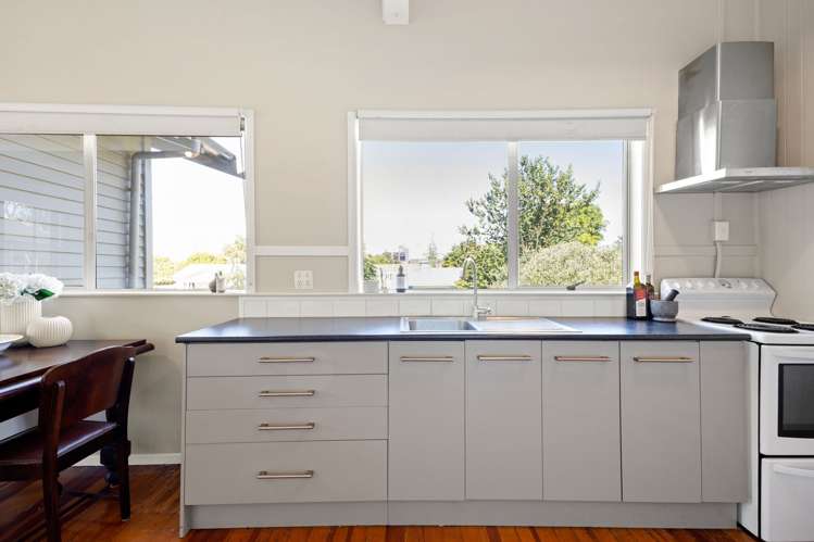 655 Grey Street Hamilton East_3